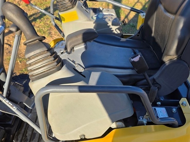 2022-kobelco-sk17sr-image-50