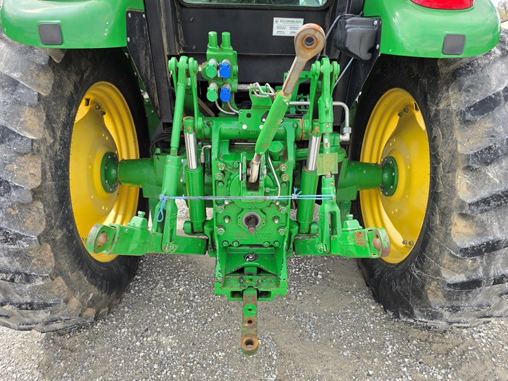 2014-john-deere-6140d-image-18