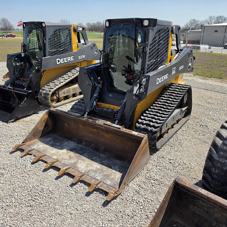 2023 DEERE 325G
