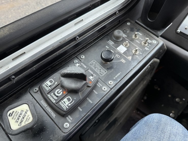 2012-gillig-40'-electric-transit-bus-image-26