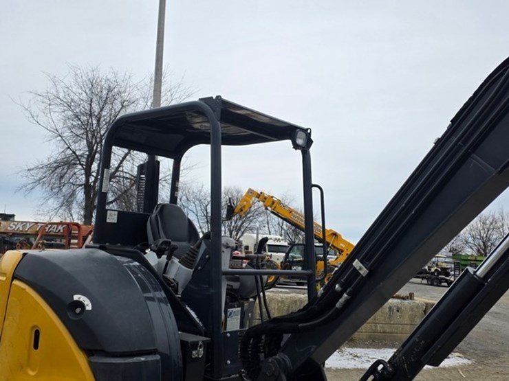 2019-deere-50g-image-35