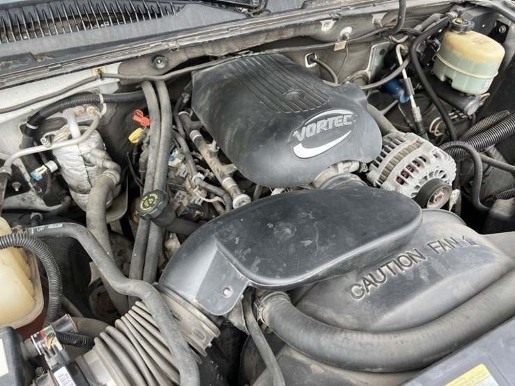 2001-chevrolet-suburban-image-11