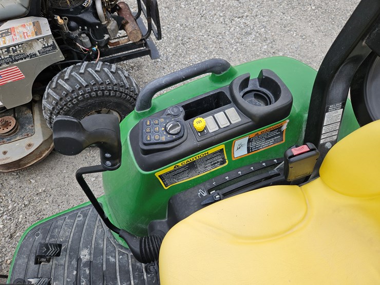 2017-john-deere-3033r-image-7