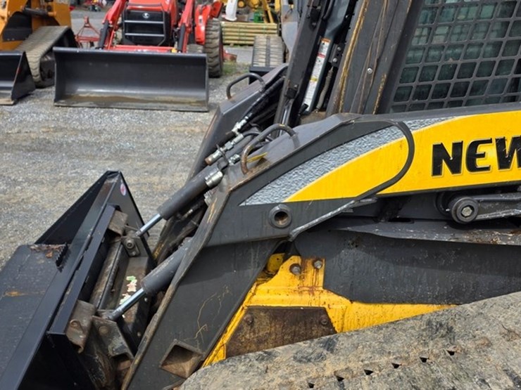 2010-new-holland-c185-image-32