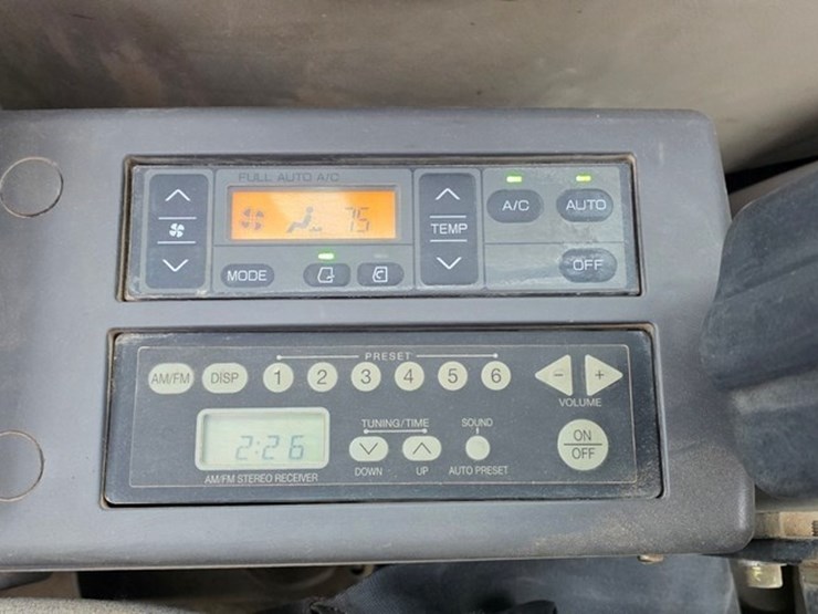 2012-deere-200d-lc-image-82