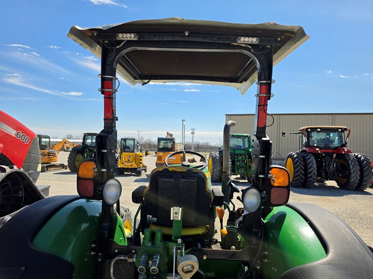 2014-john-deere-5085m-image-8