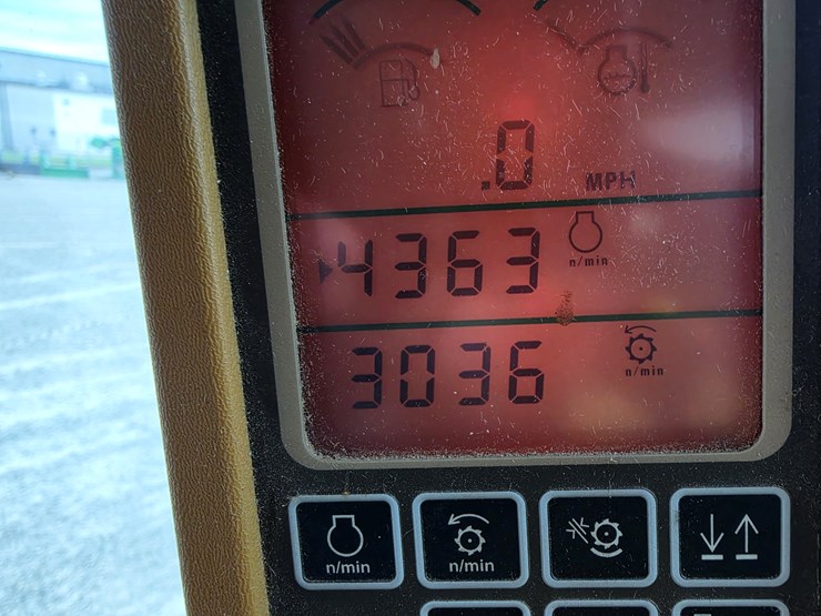 2006-john-deere-9560-sts-image-11