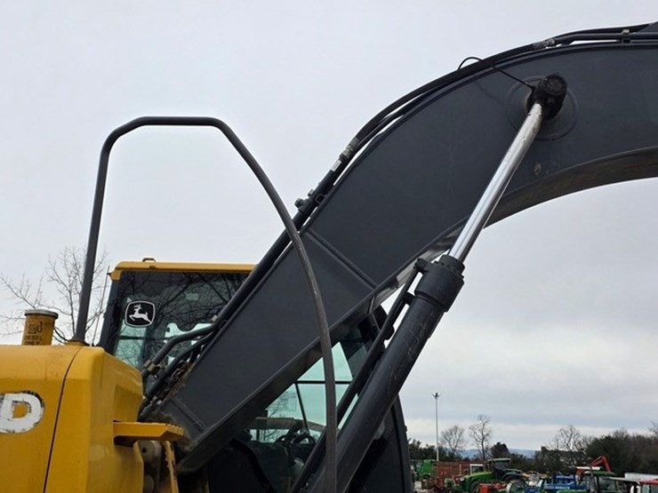 2012-deere-200d-lc-image-17
