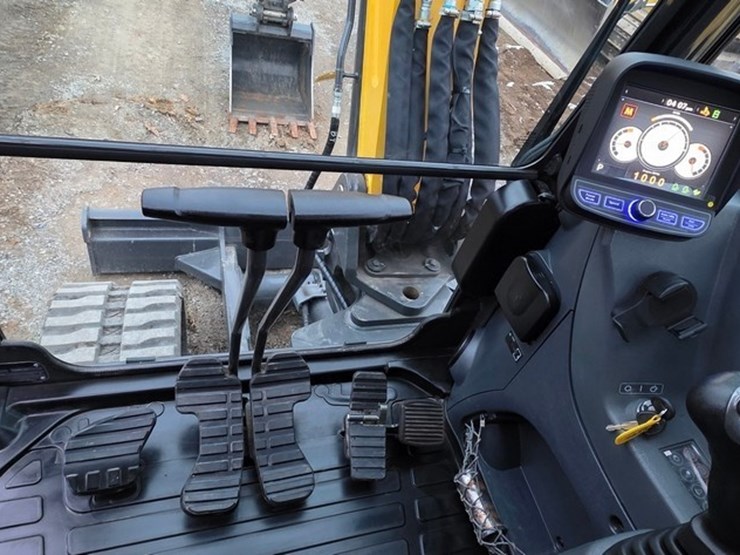 2020-new-holland-e57c-image-67