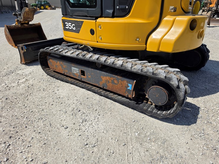 2022-deere-35g-image-13