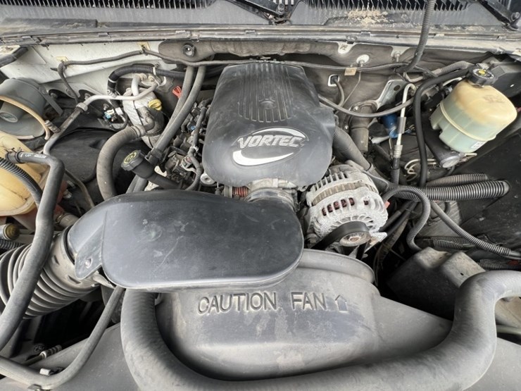 2001-chevrolet-suburban-image-12