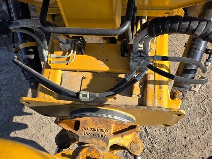 2014-caterpillar-740b-image-68