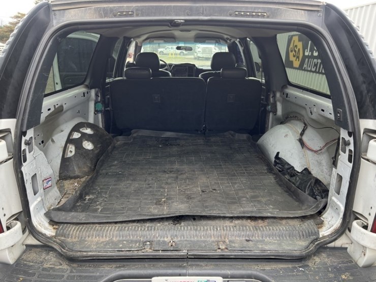 2001-chevrolet-suburban-image-19