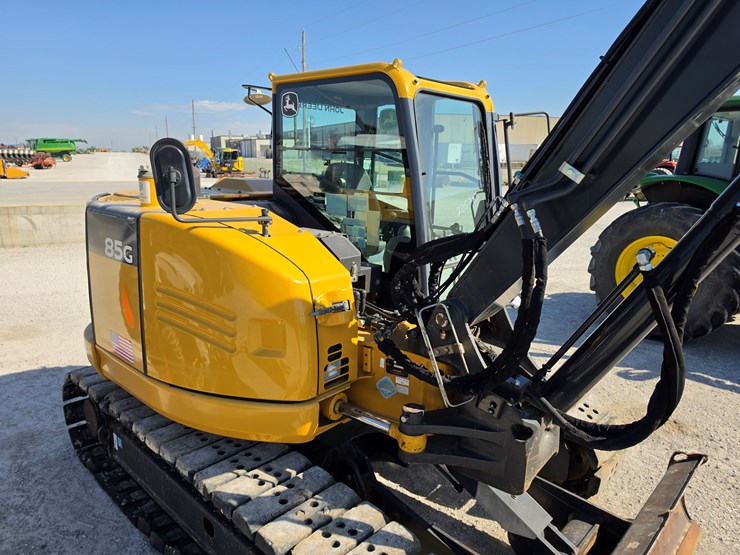 2018-deere-85g-image-22