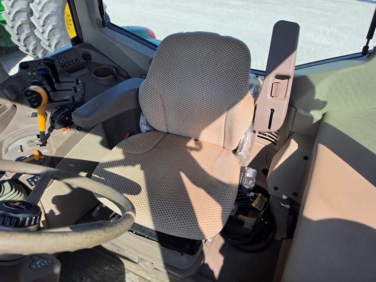 2020-john-deere-6110m-image-7