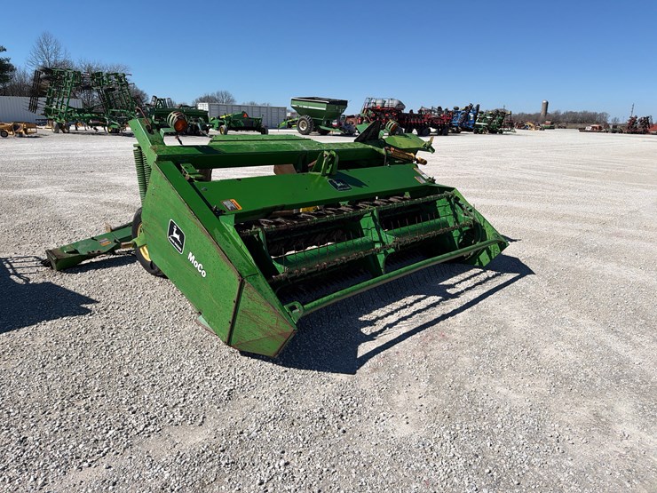 john-deere-820-image-1