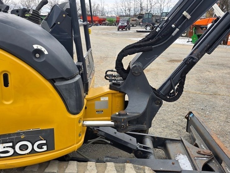 2019-deere-50g-image-31