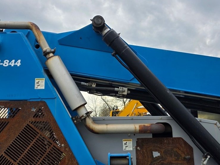 2011-genie-gth844-image-23