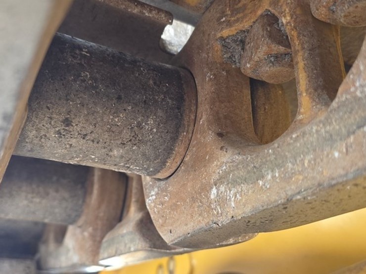 2012-caterpillar-d6t-xl-image-44