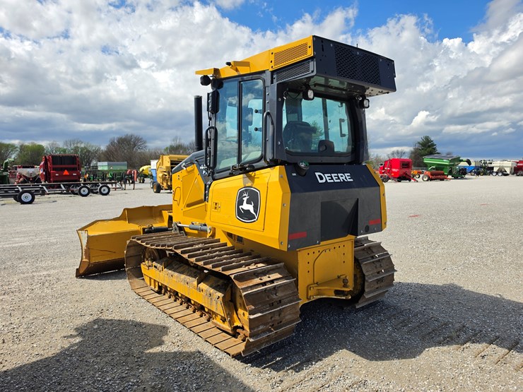 2023-deere-450-lgp-image-16