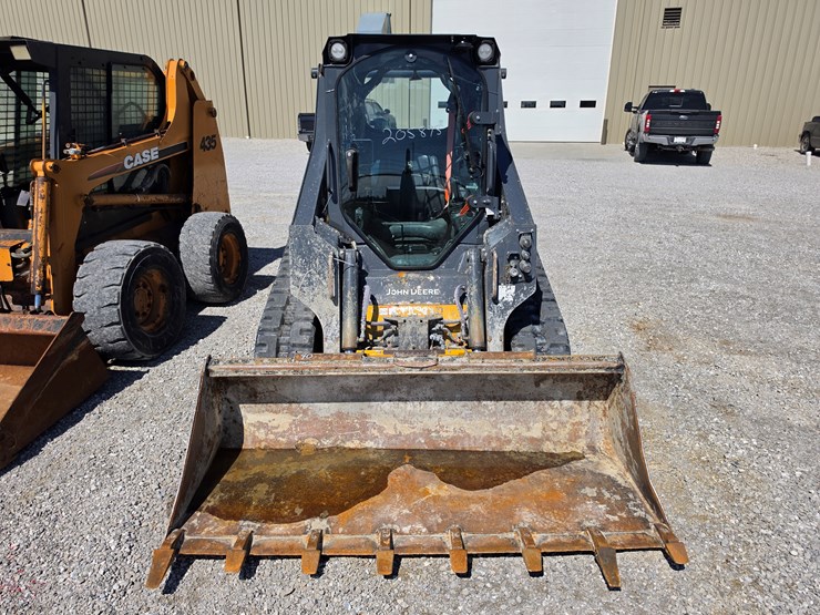 2023-deere-317g-image-2