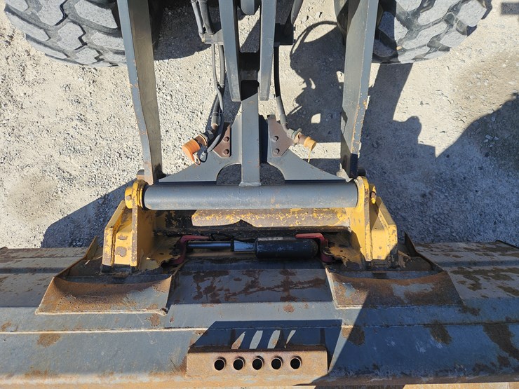 2013-deere-204k-image-5