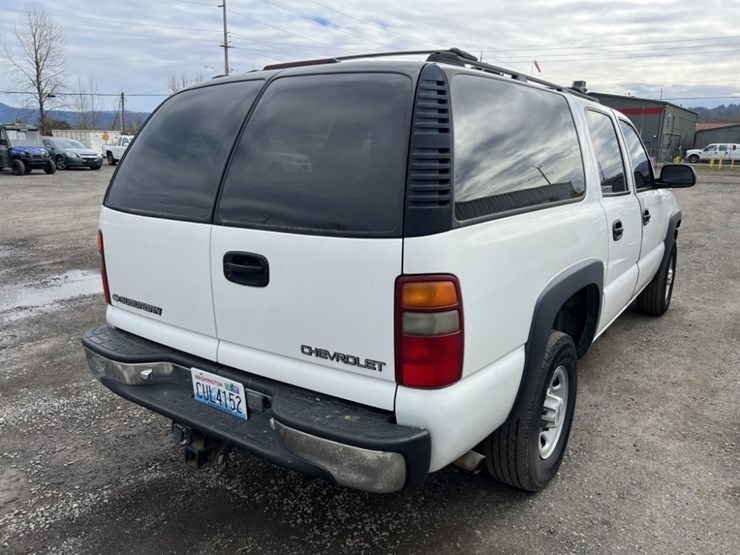2001-chevrolet-suburban-image-4