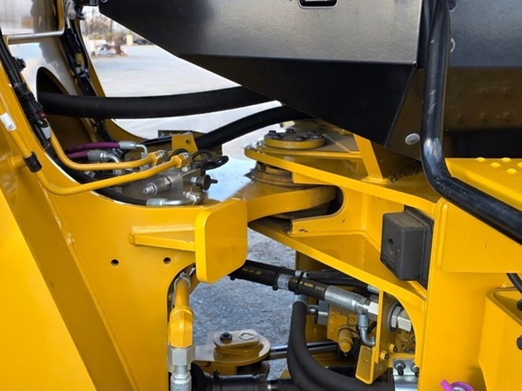 2024-caterpillar-930-image-19