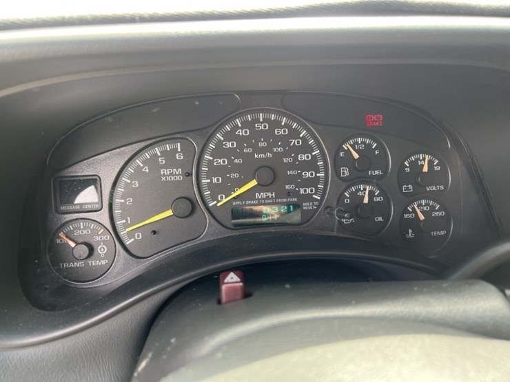 2001-chevrolet-suburban-image-26