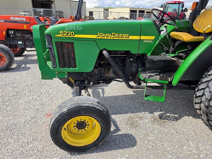 2004-john-deere-5220-image-3