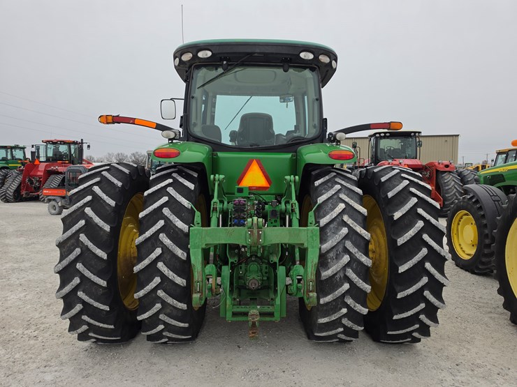 2011-john-deere-8235r-image-12