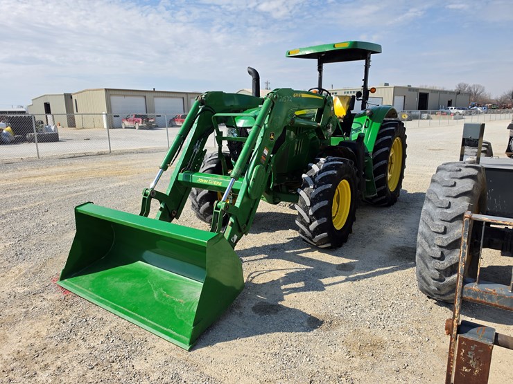 2017-john-deere-6110m-image-25