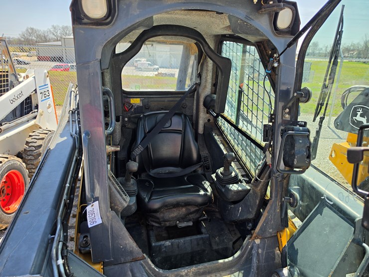 2015-deere-323e-image-7