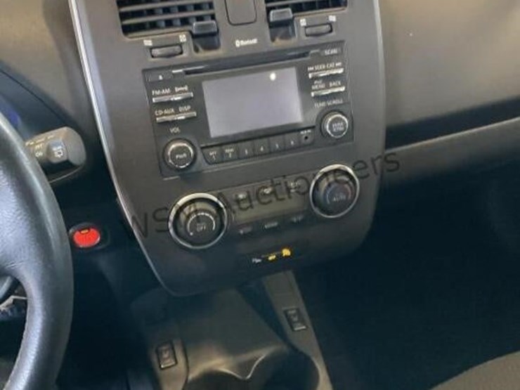 2015-nissan-leaf-s-hatchback-image-20