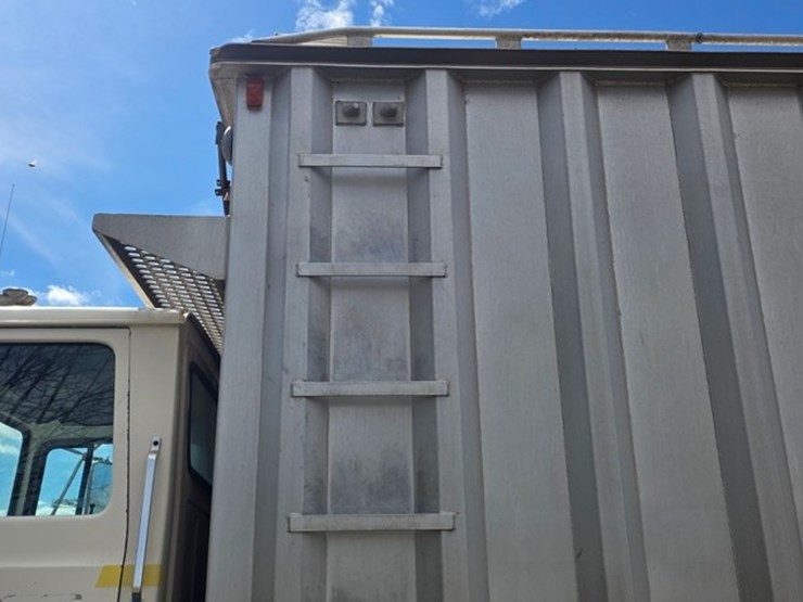 1991-ford-l9000-image-14