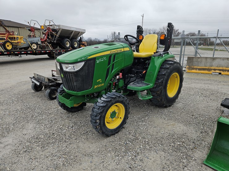 2017-john-deere-3033r-image-1