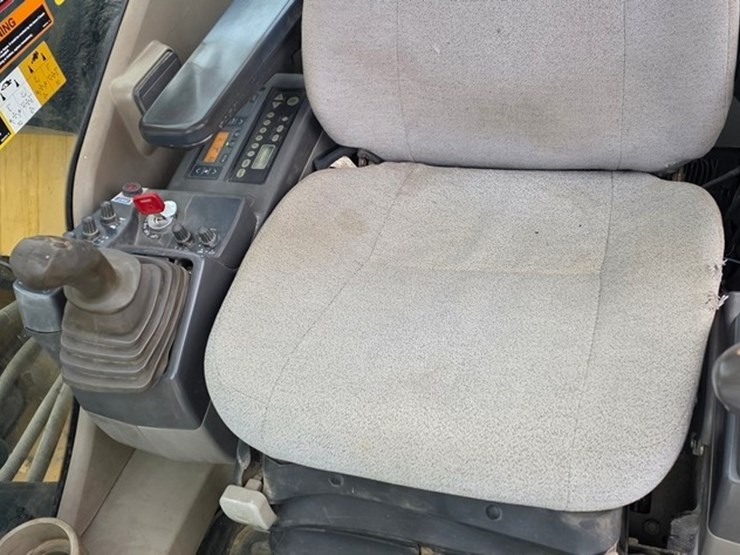 2012-deere-200d-lc-image-75