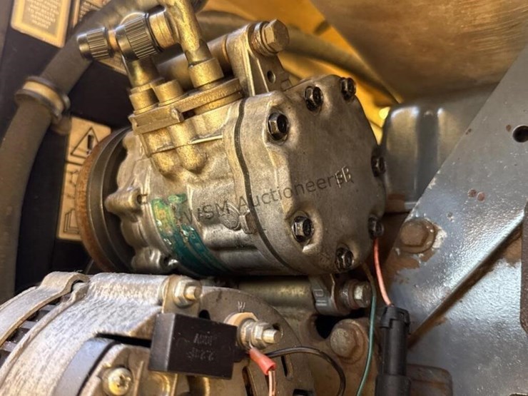 new-holland-lb115-image-34