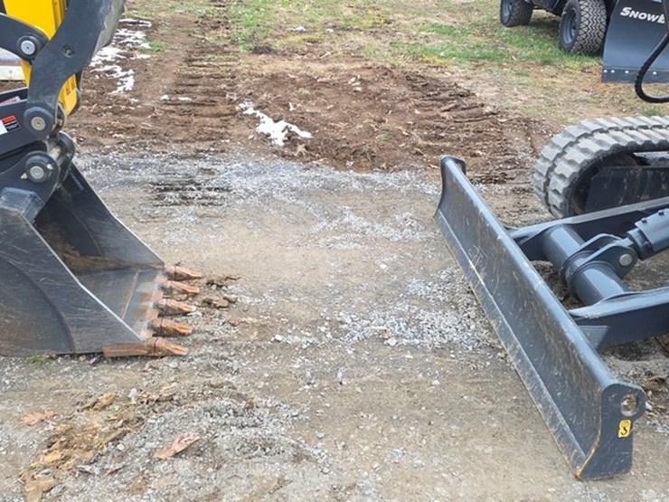 2020-new-holland-e57c-image-44