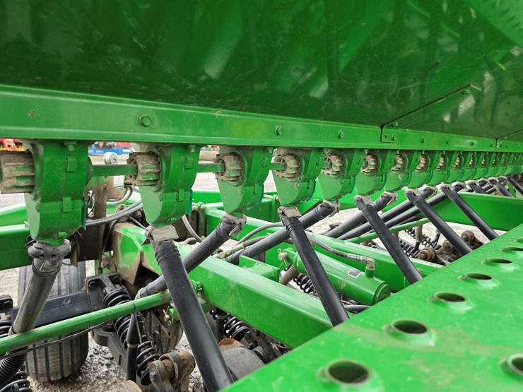 2007-john-deere-1590-image-11