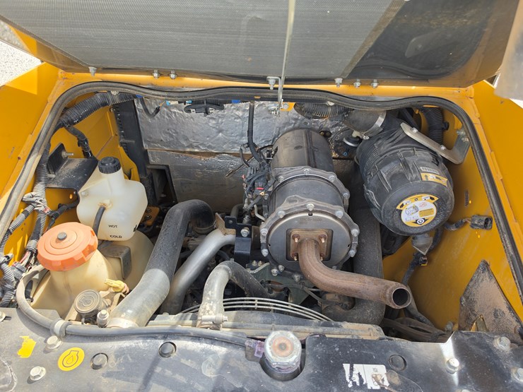 2022-deere-317g-image-19