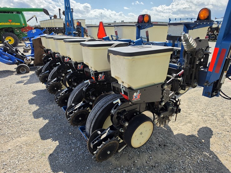 2016-kinze-3000-image-11