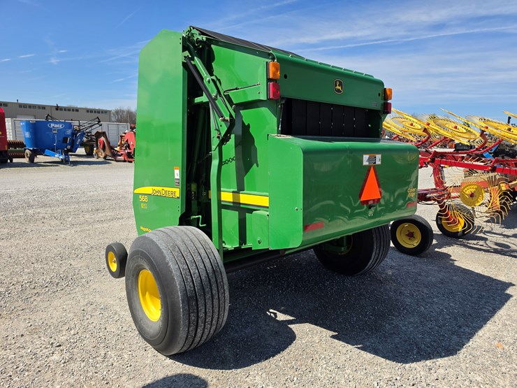 2010-john-deere-568-image-8