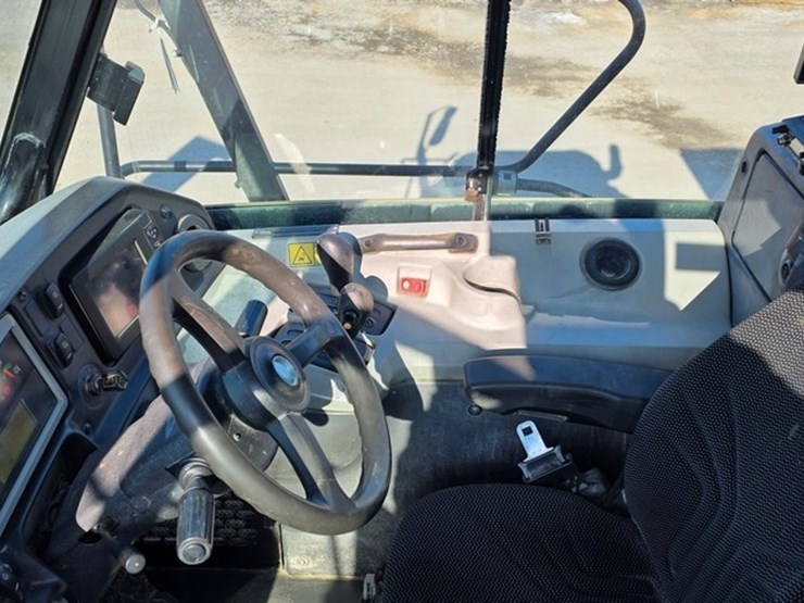 2014-caterpillar-740b-image-71