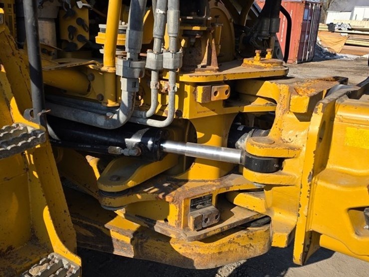 2014-caterpillar-740b-image-20