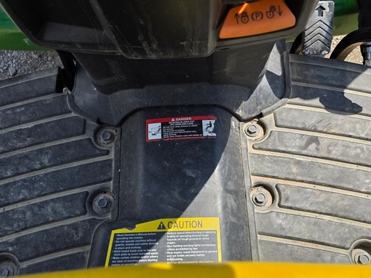 2014-john-deere-1025r-image-36