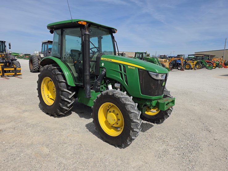 2016-john-deere-5100e-image-1