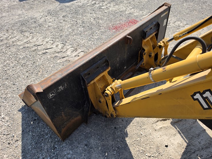 2004-deere-110-image-23