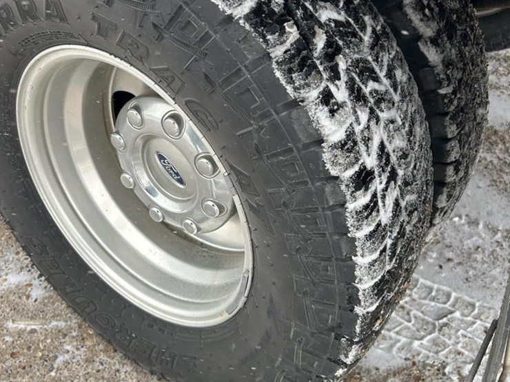 2016-ford-f350-xlt-image-26