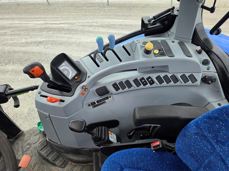 2010-new-holland-t6020-image-18